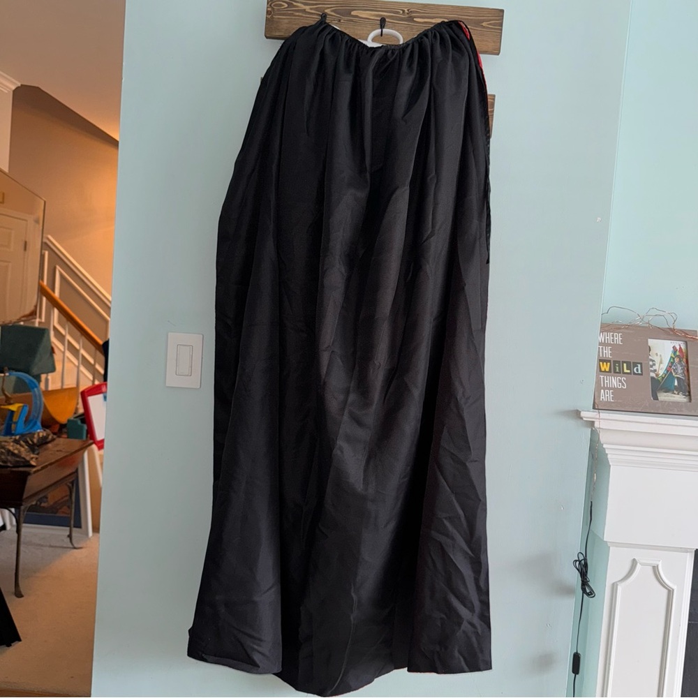 High Quality Well-Made Dracula 🧛‍♀️/ Vampire 🧛‍♂️  Cape Perfect for Ha